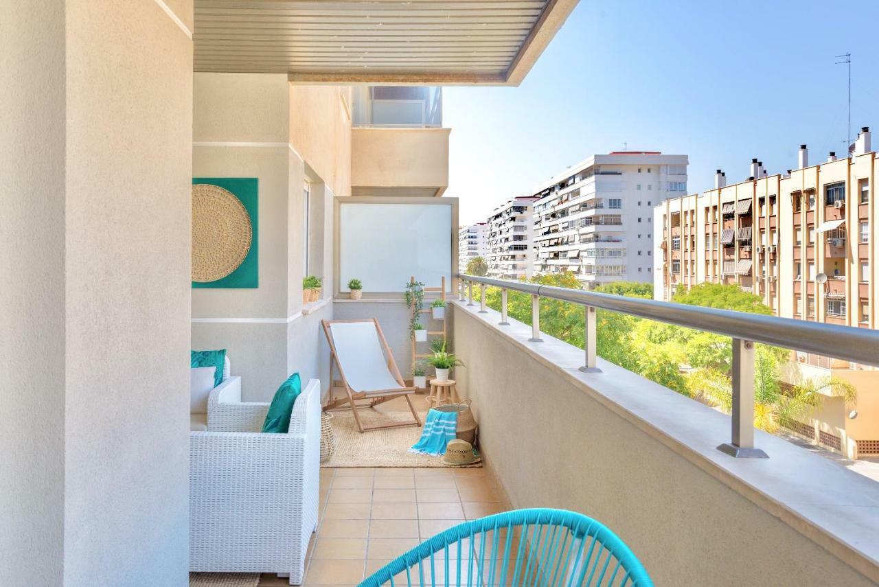 Charming Apartment On The Beach - Pool And Parking Málaga Exterior foto