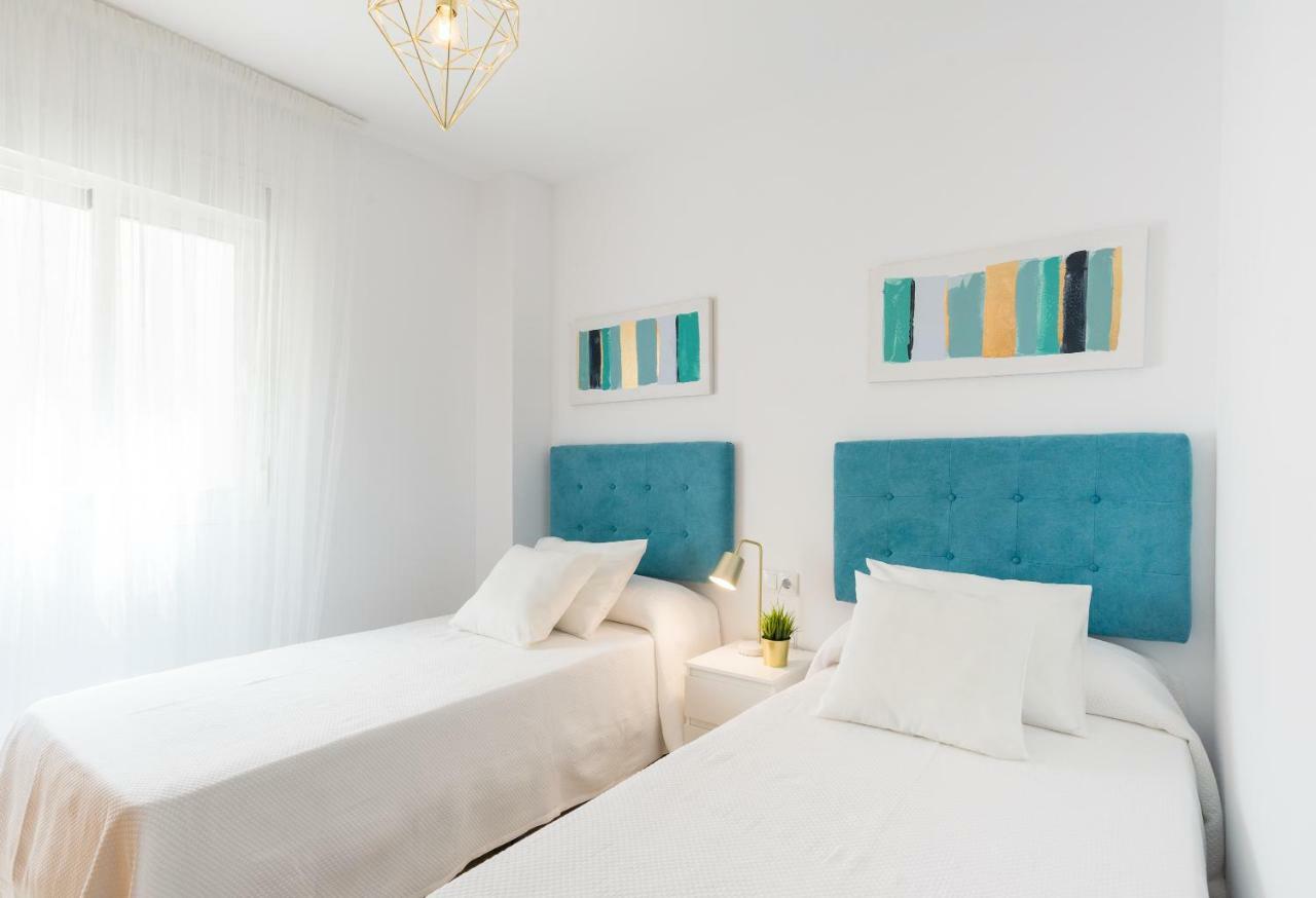 Charming Apartment On The Beach - Pool And Parking Málaga Exterior foto