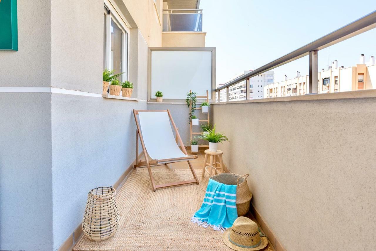 Charming Apartment On The Beach - Pool And Parking Málaga Exterior foto