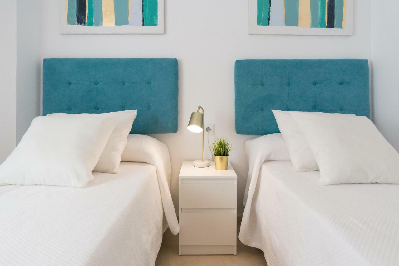Charming Apartment On The Beach - Pool And Parking Málaga Exterior foto