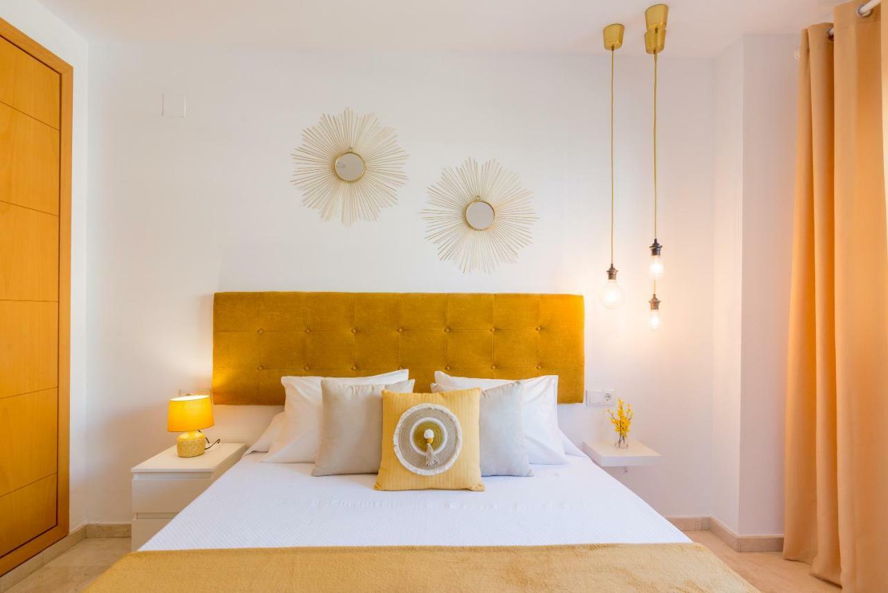 Charming Apartment On The Beach - Pool And Parking Málaga Exterior foto