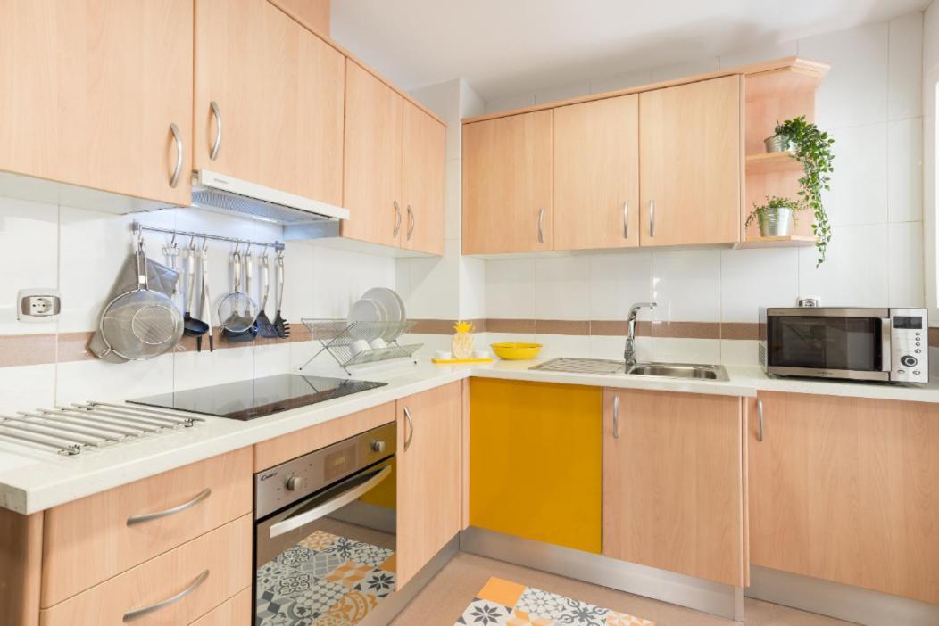 Charming Apartment On The Beach - Pool And Parking Málaga Exterior foto